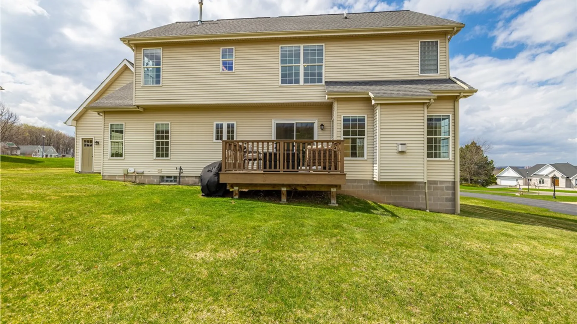 Property at 207 High Stone Cir, Henrietta, NY 14534 9