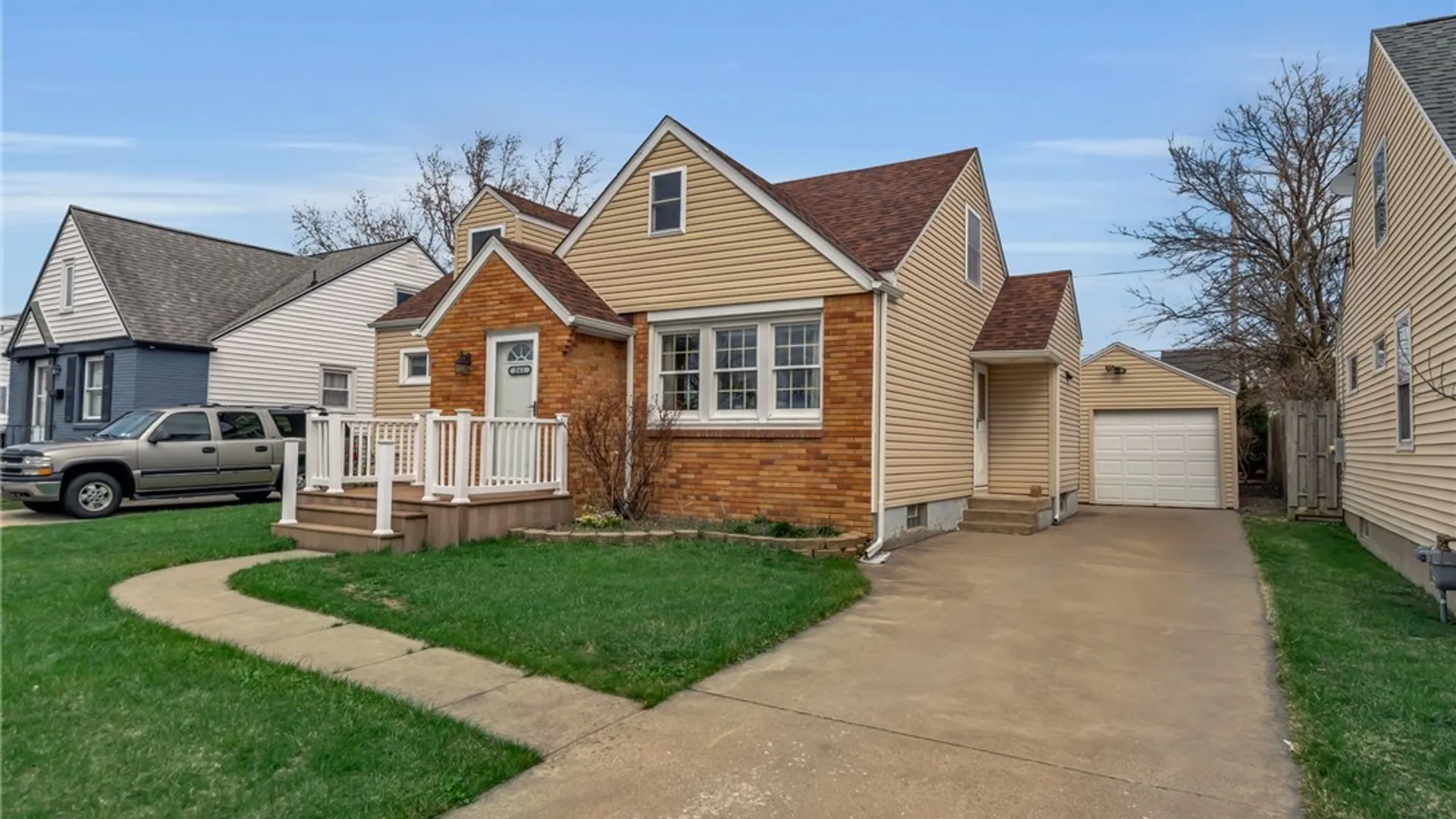 Property at 241 Briarhurst Drive, Tonawanda, NY 14150 2