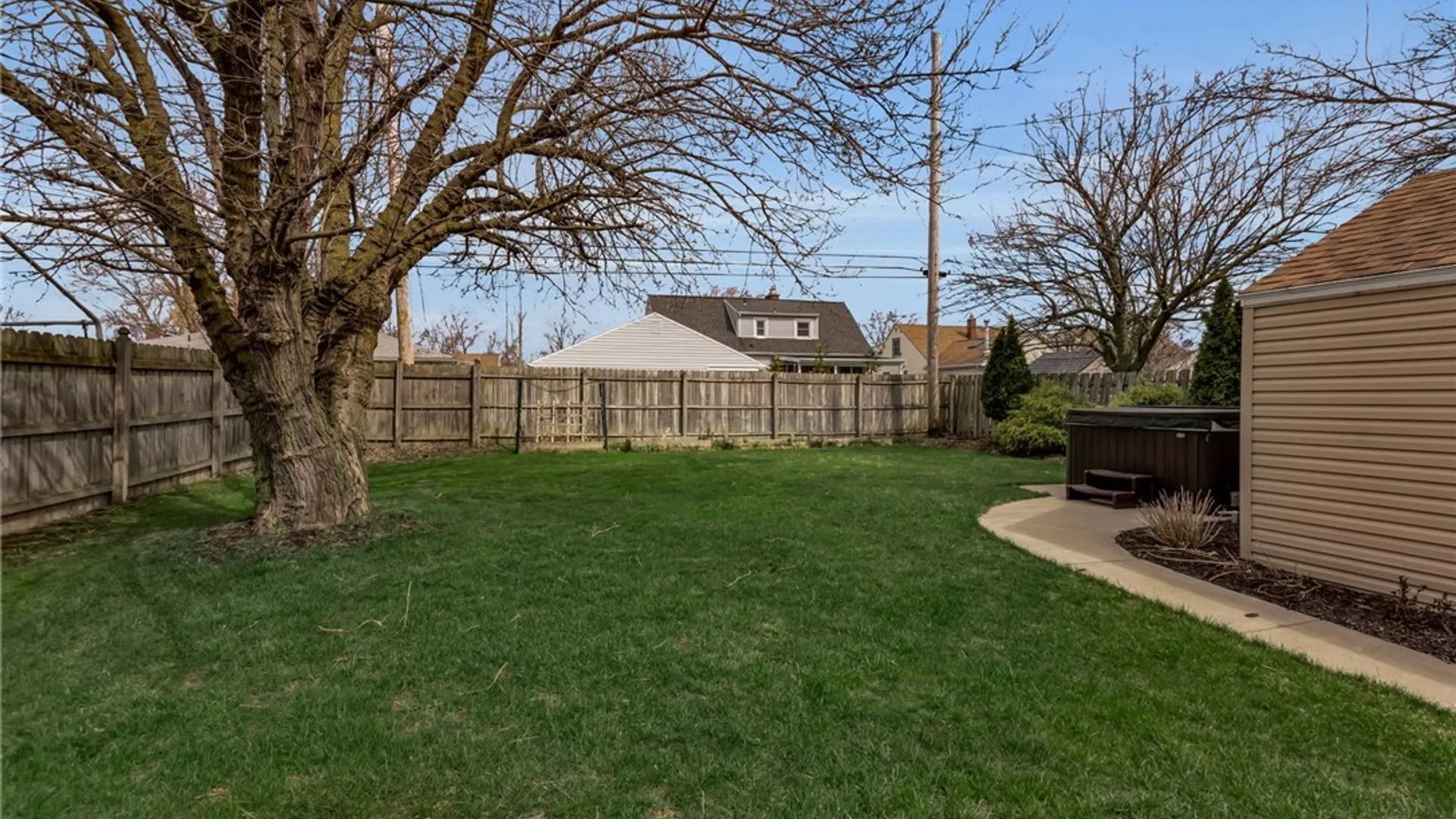 Property at 241 Briarhurst Drive, Tonawanda, NY 14150 33