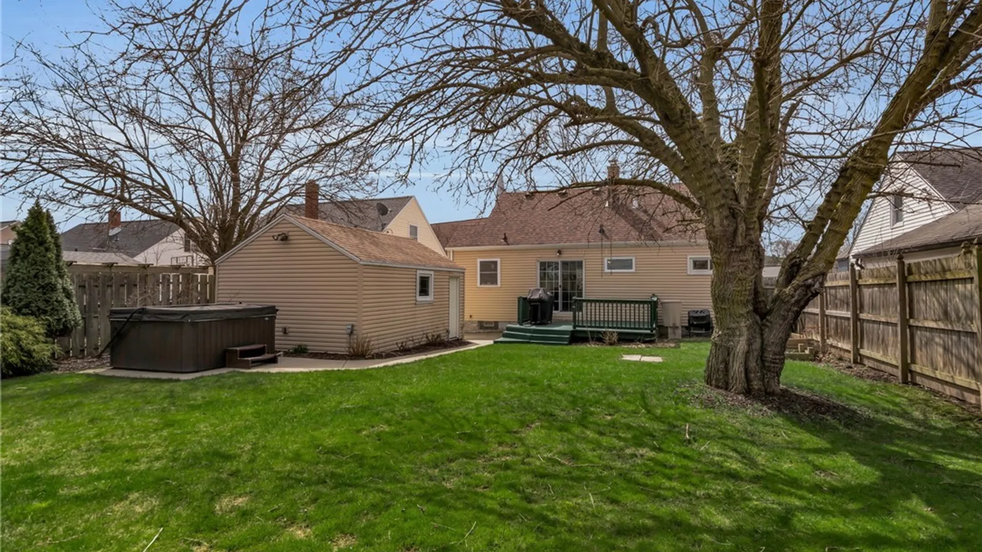 Property at 241 Briarhurst Drive, Tonawanda, NY 14150 38