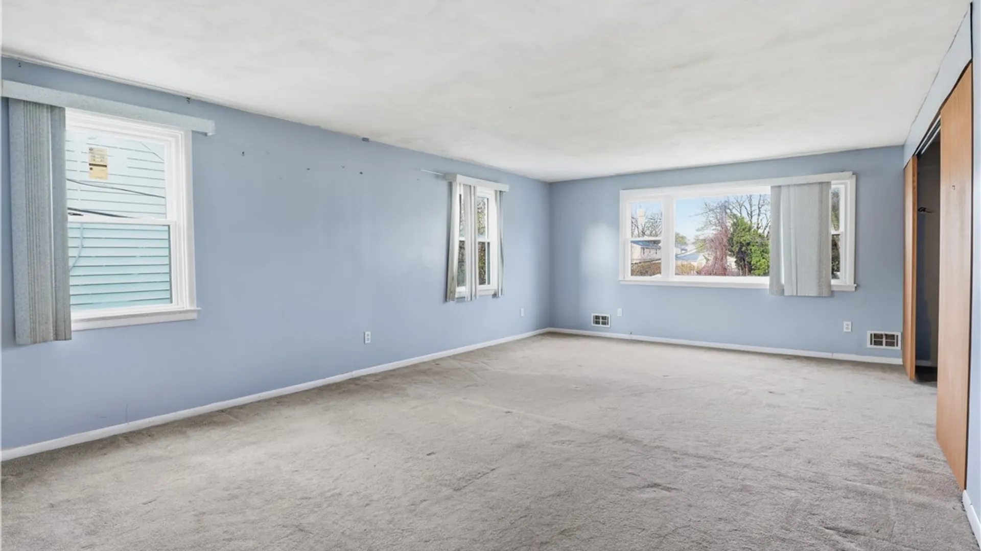 Property at 577 Fetzner Road, Greece, NY 14626 15