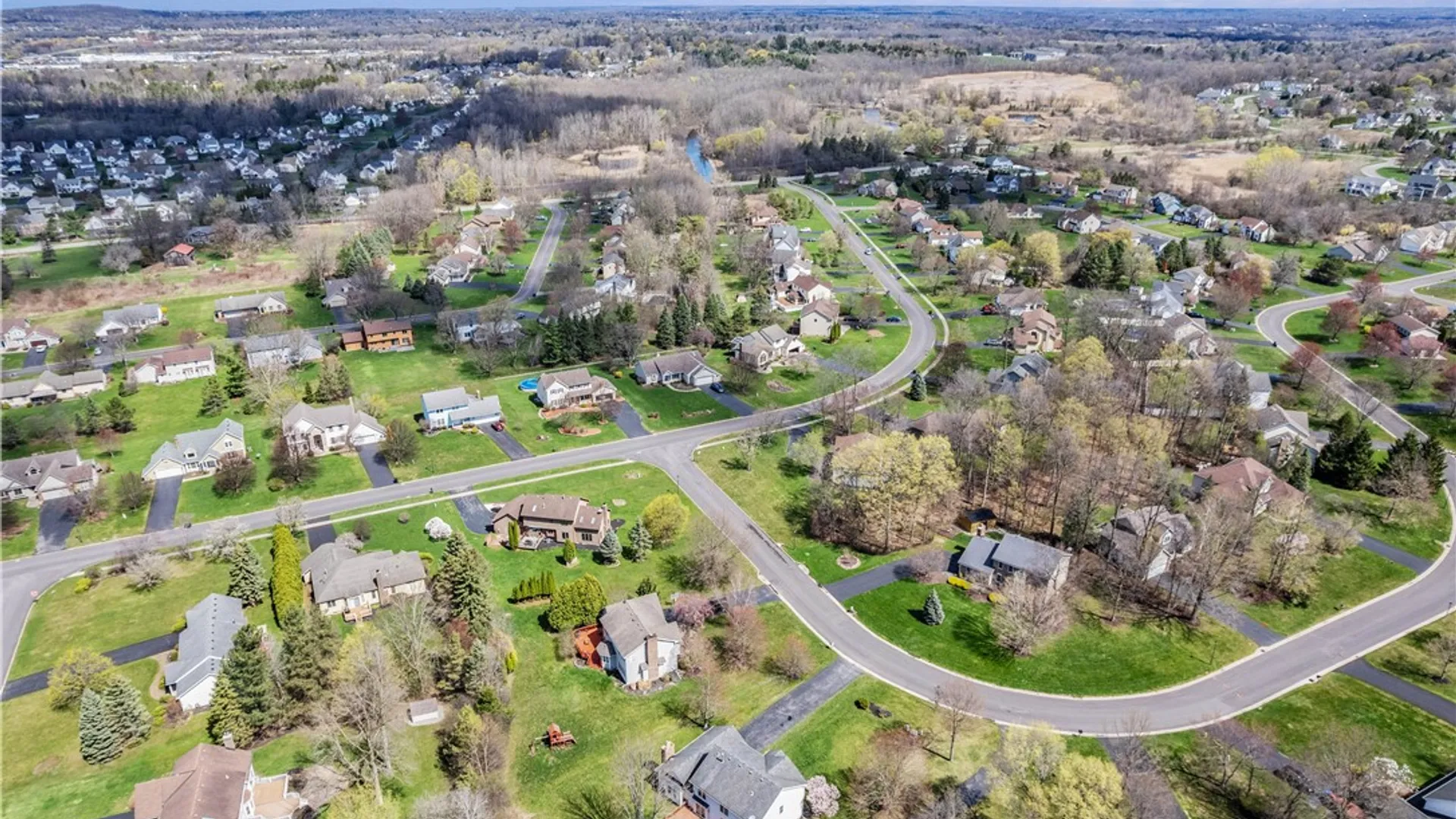 Property at 17 Oakshire Way, Henrietta, NY 14534 25