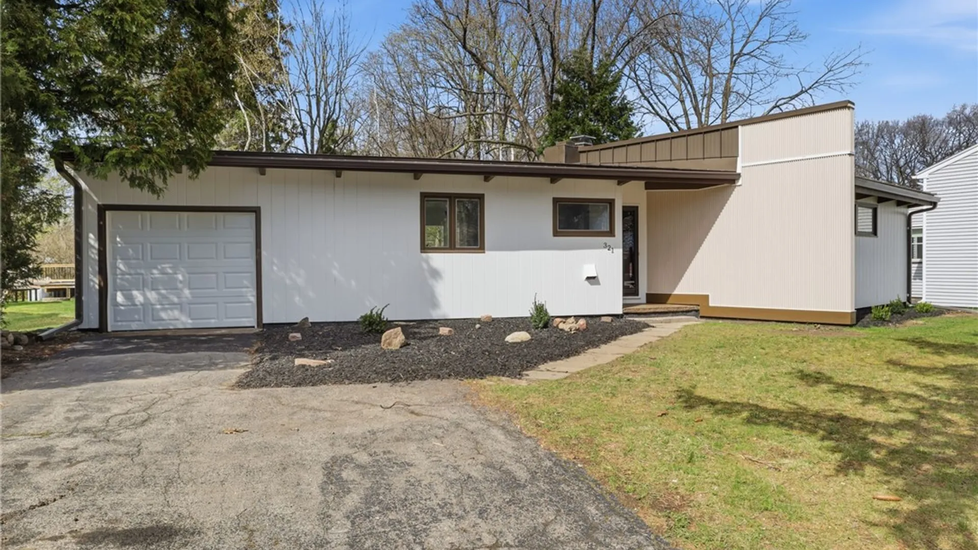 Property at 321 Brookview Drive, Irondequoit, NY 14617 3