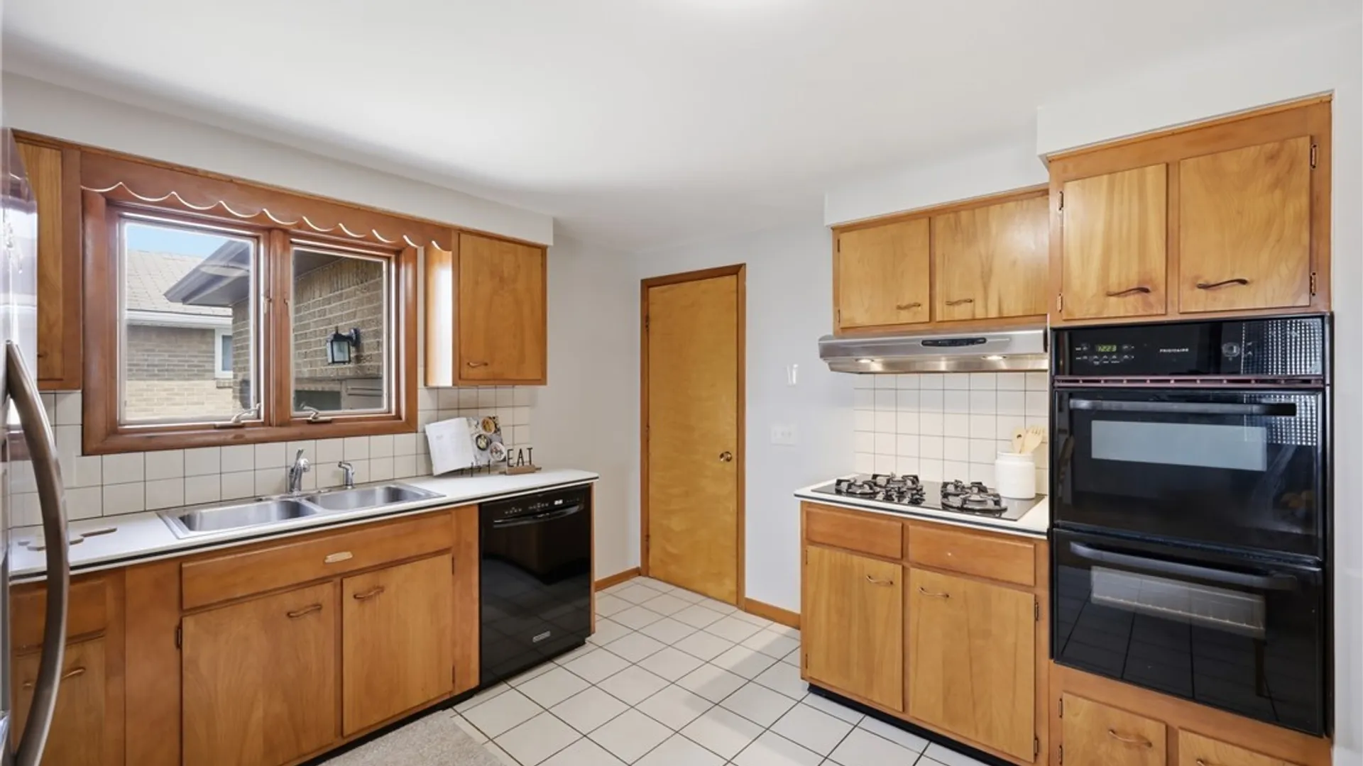 Property at 69 Jane Lane, Cheektowaga, NY 14043 15