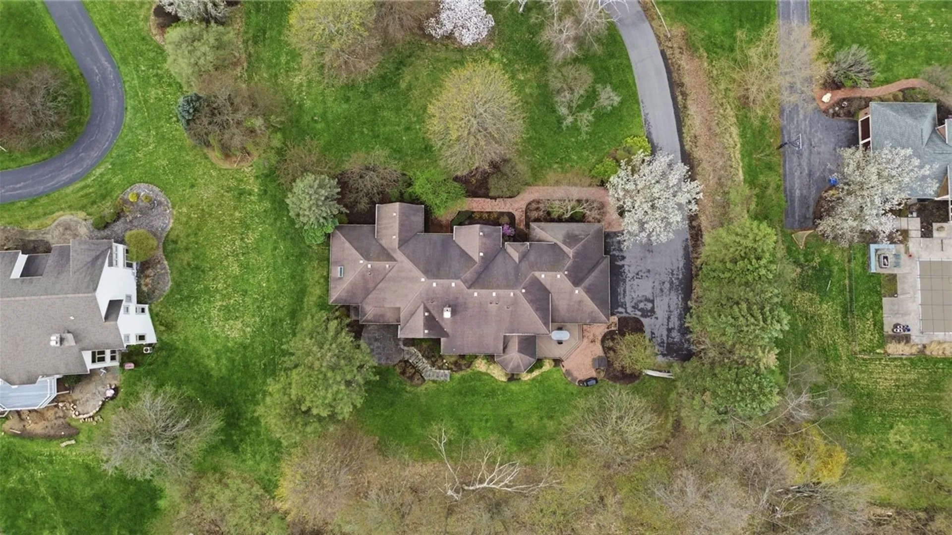 Property at 27 Fall Meadow Drive, Pittsford, NY 14534 45