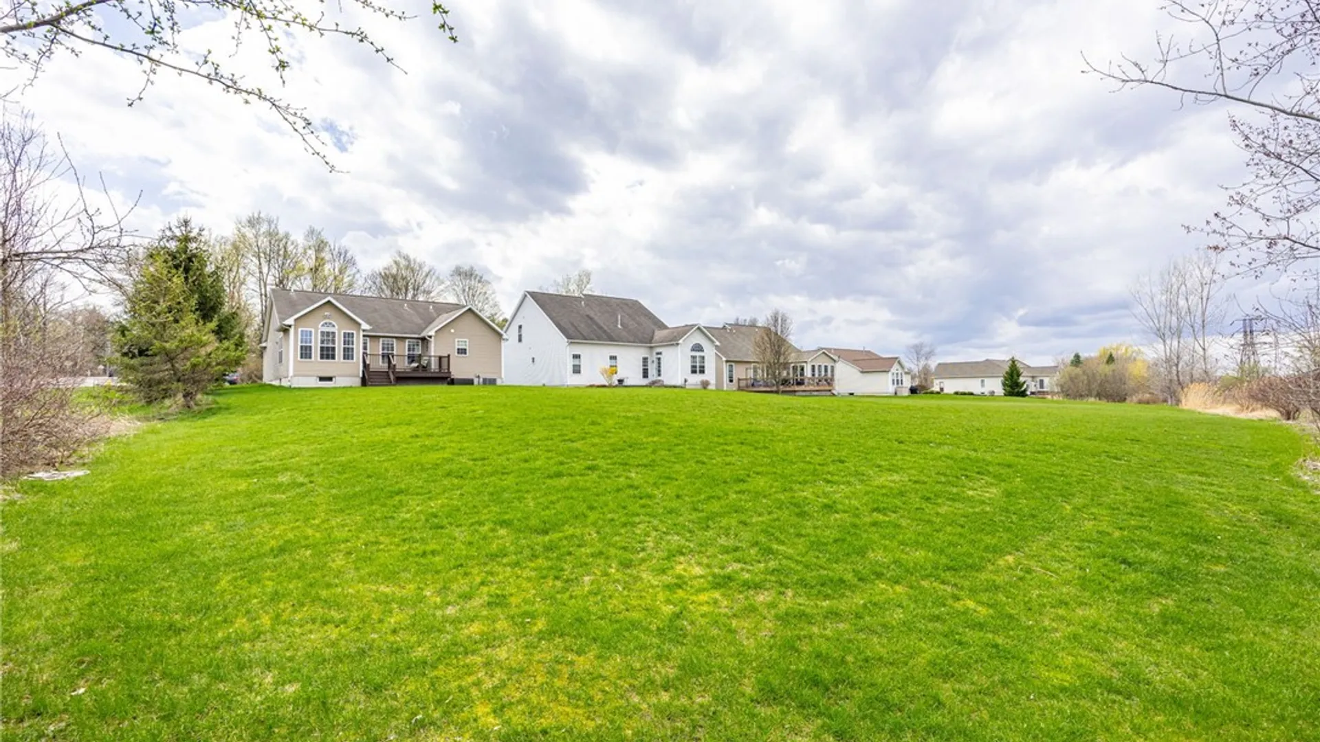 Property at 929 Surrey Hill Way, Henrietta, NY 14623 31