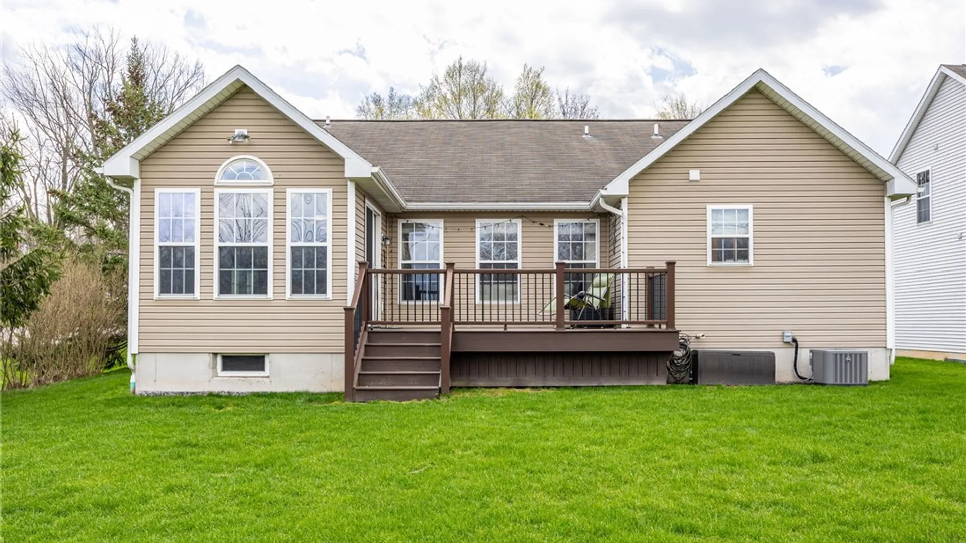 Property at 929 Surrey Hill Way, Henrietta, NY 14623 33