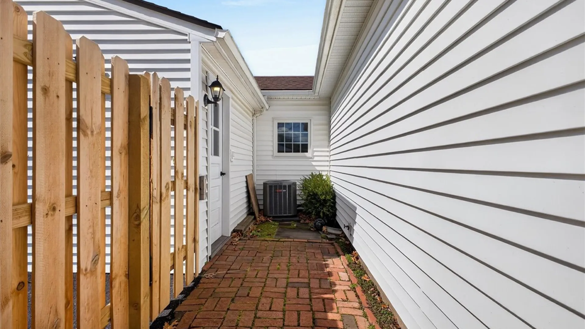 Property at 52 New Wickham Drive, Penfield, NY 14526 4