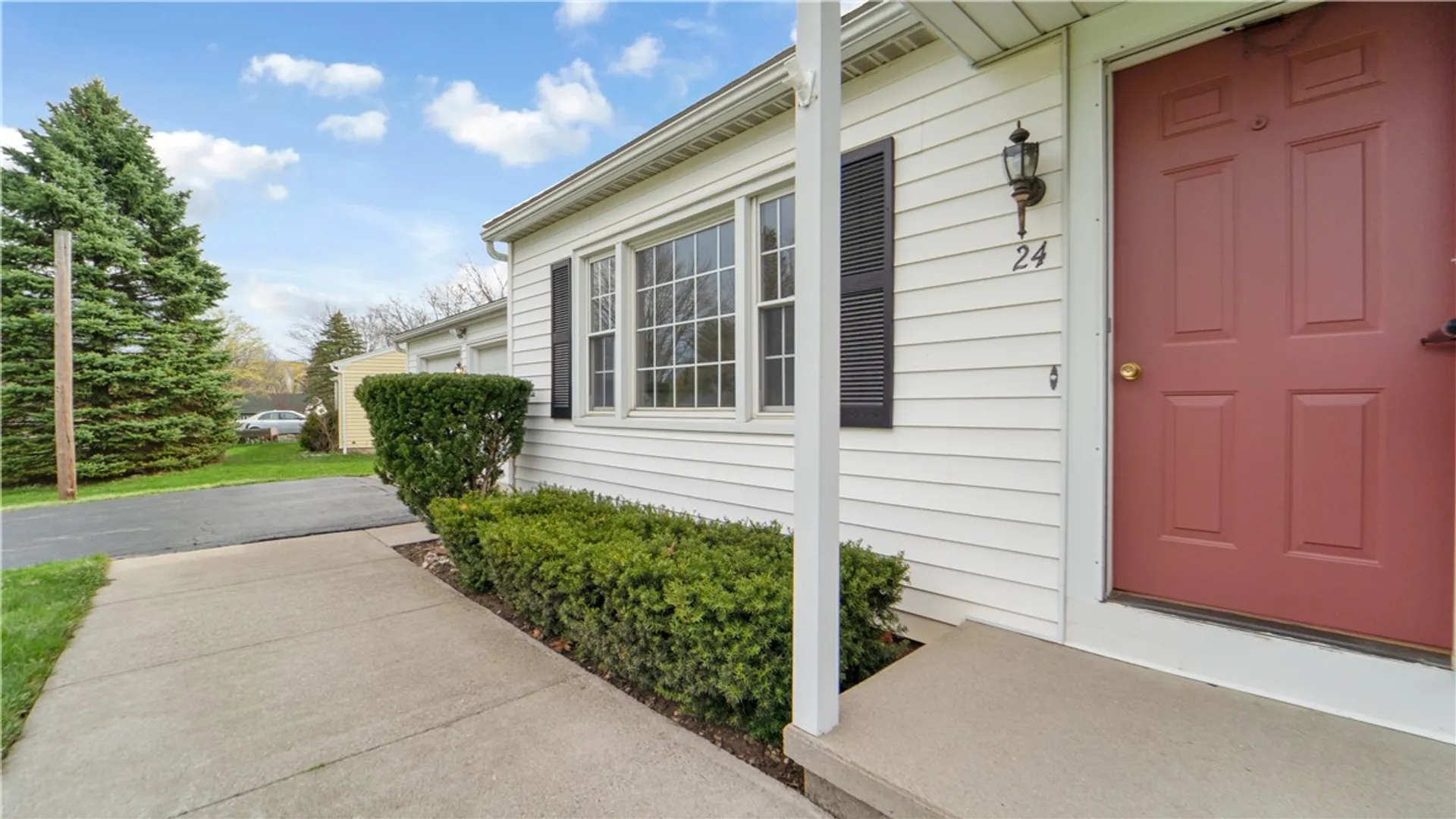 Property at 24 Masthead Way, Henrietta, NY 14622 4