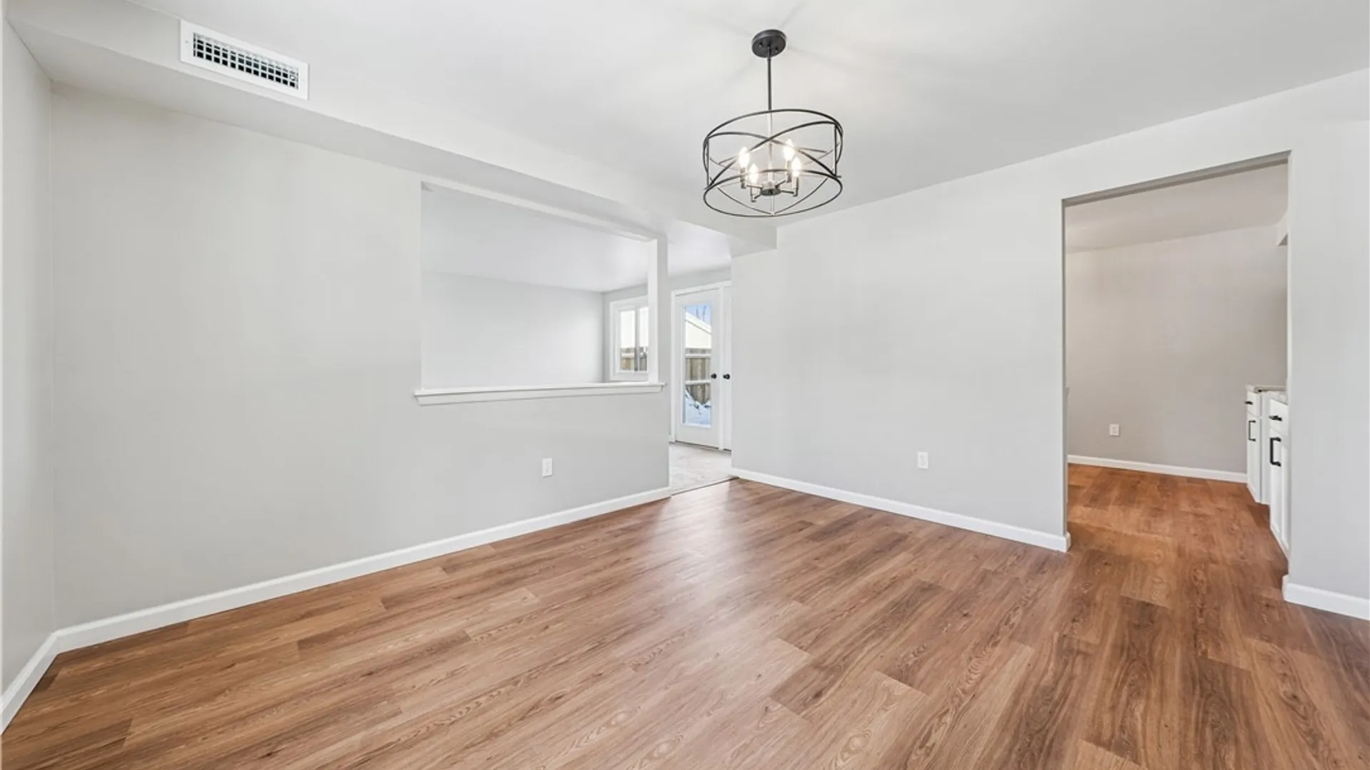 Property at 32 Pebble Creek Drive, Cheektowaga, NY 14227 12