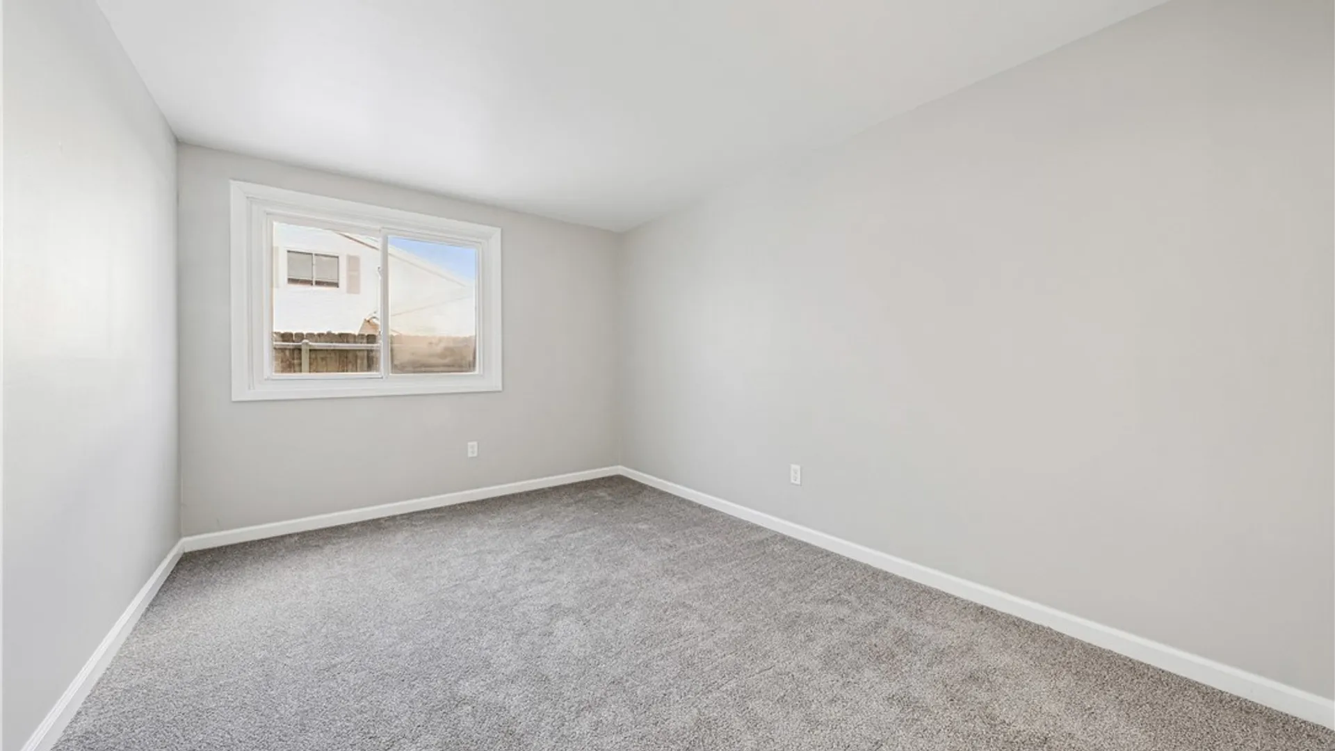 Property at 32 Pebble Creek Drive, Cheektowaga, NY 14227 22