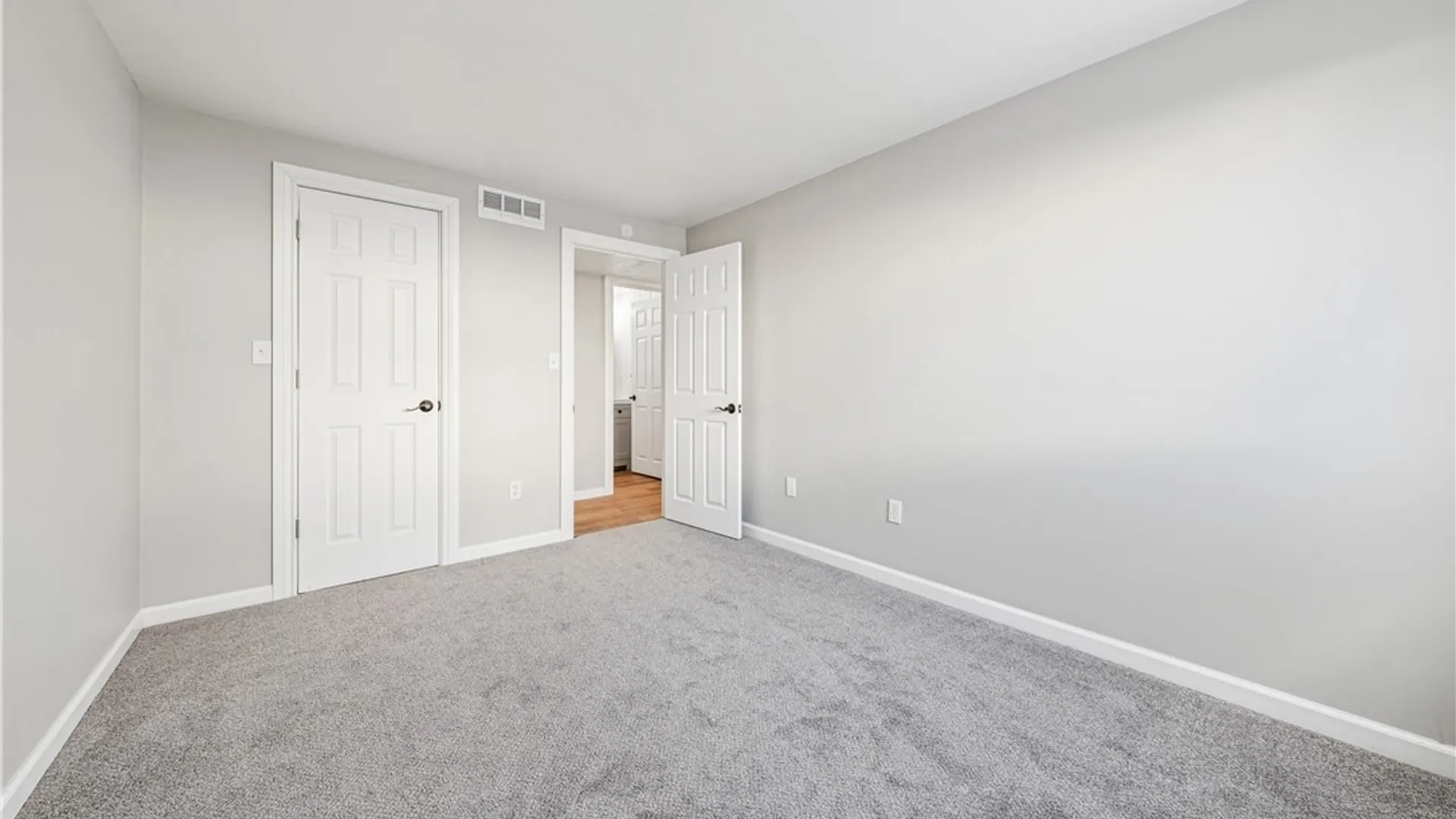 Property at 32 Pebble Creek Drive, Cheektowaga, NY 14227 25