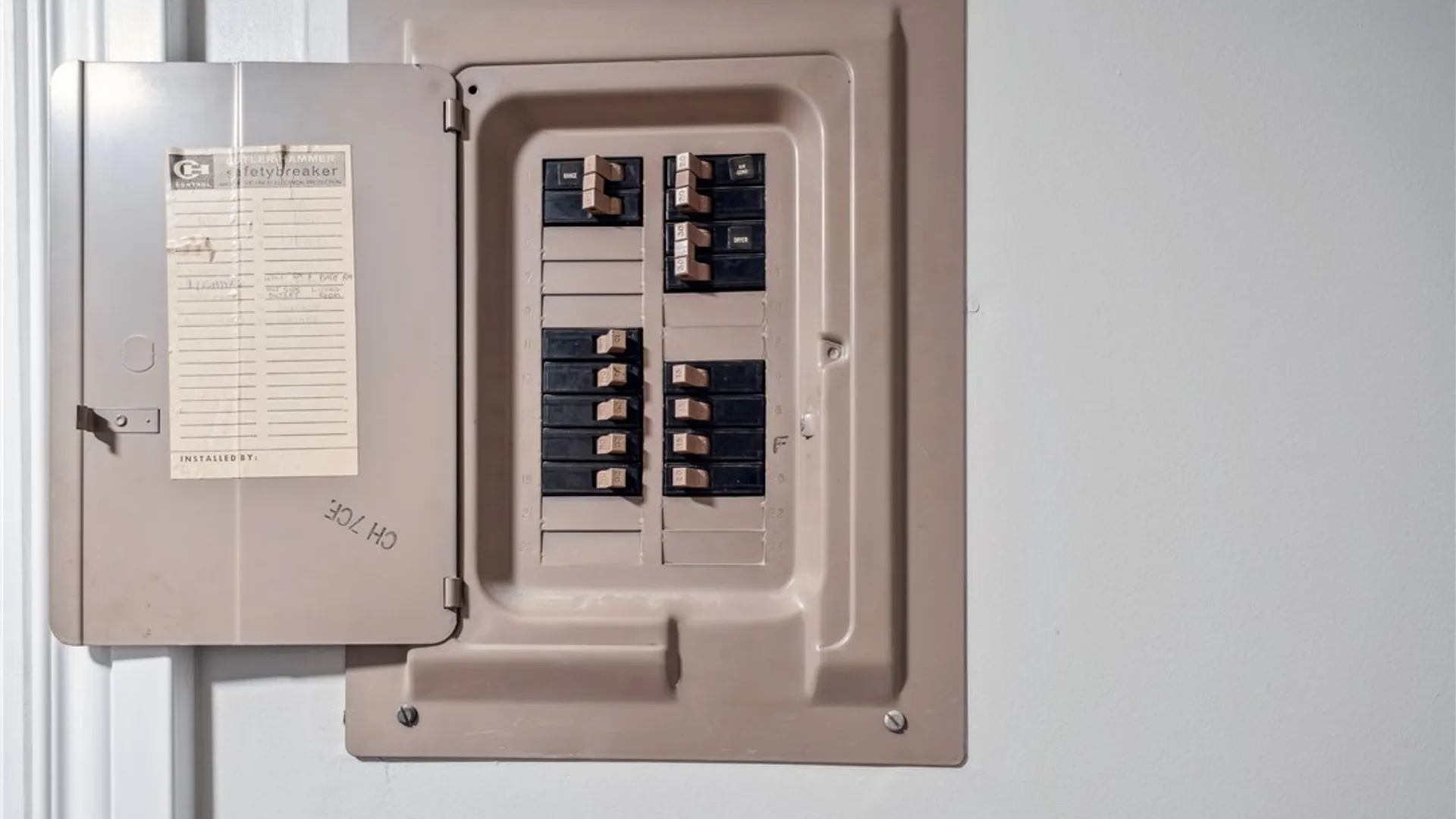 Property at 32 Pebble Creek Drive, Cheektowaga, NY 14227 29