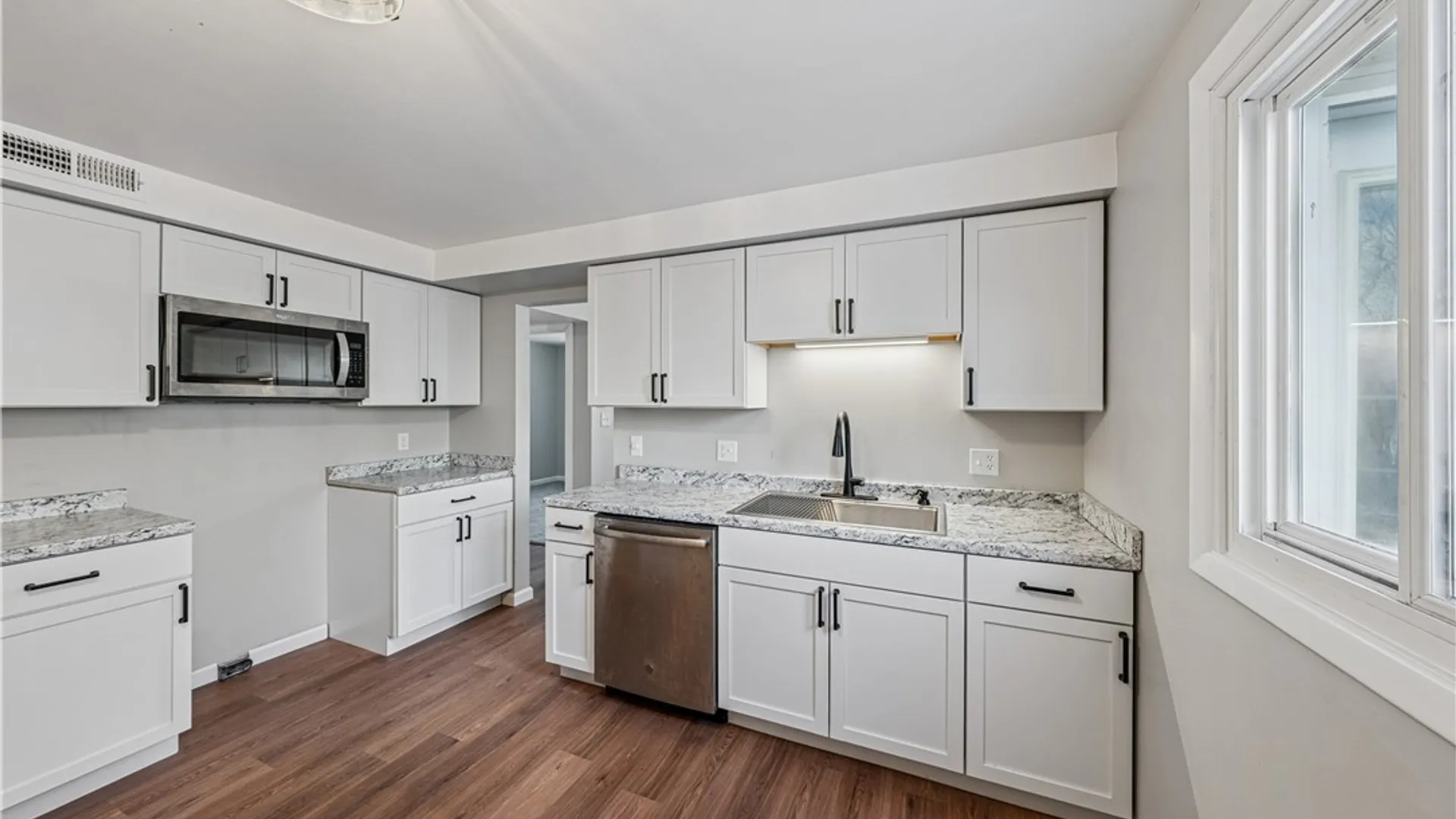 Property at 32 Pebble Creek Drive, Cheektowaga, NY 14227 6