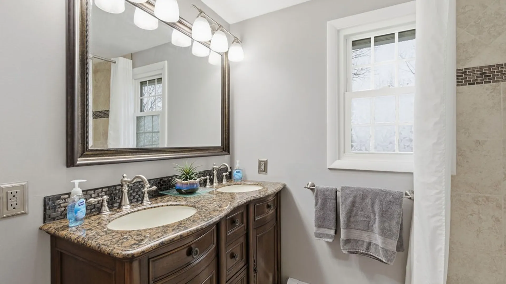 Property at 211 Oakridge, Salina, NY 13088 30