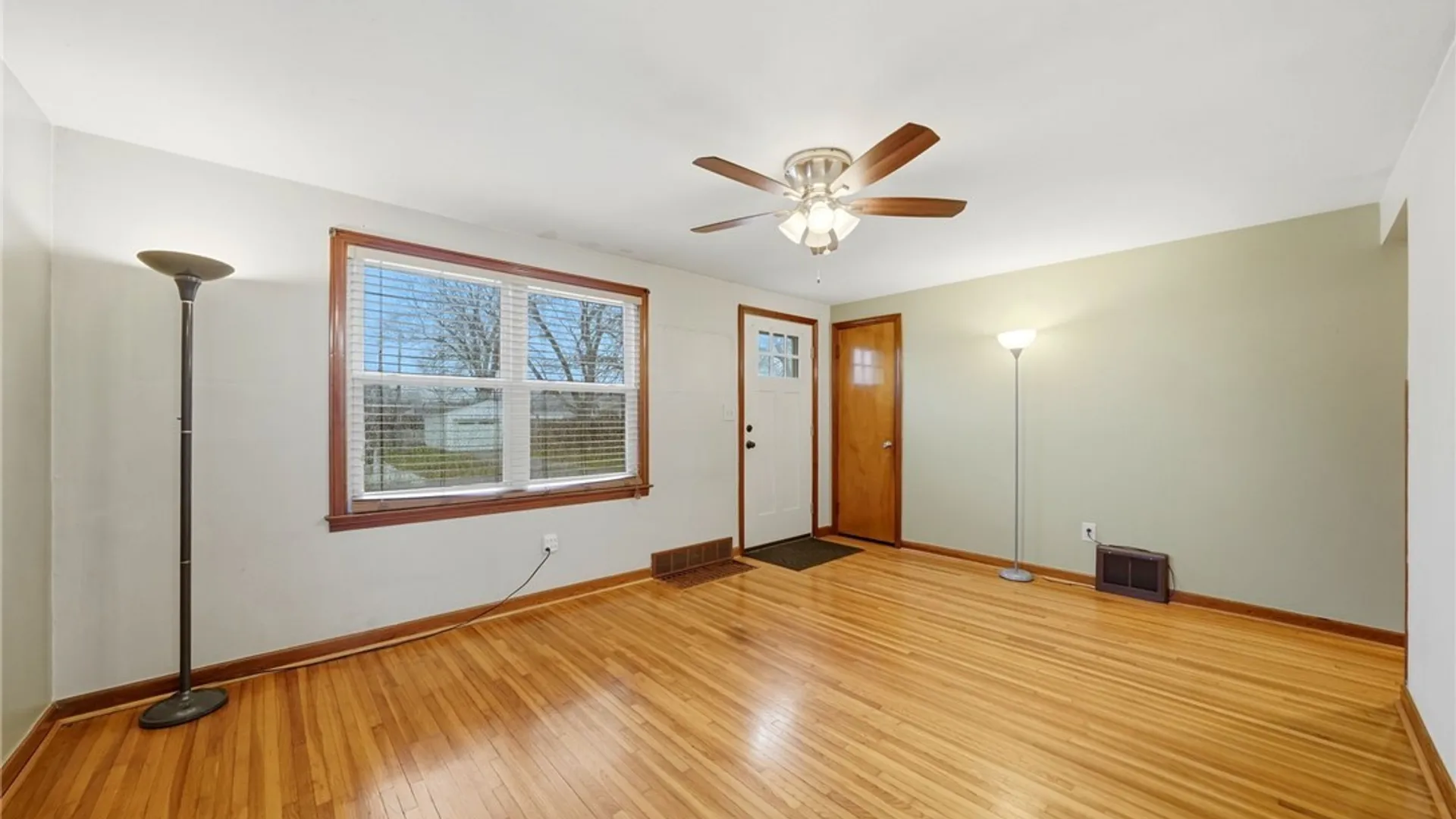 Property at 9 Clarence Harder Drive, Tonawanda, NY 14150 6