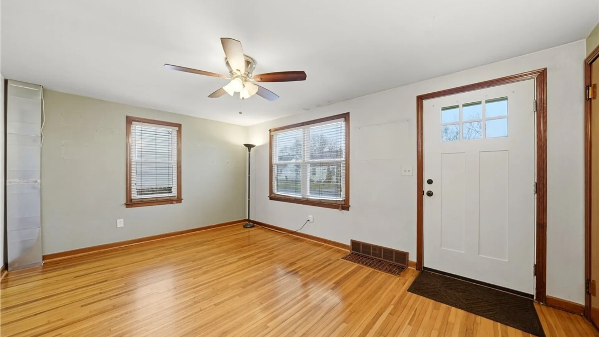 Property at 9 Clarence Harder Drive, Tonawanda, NY 14150 8