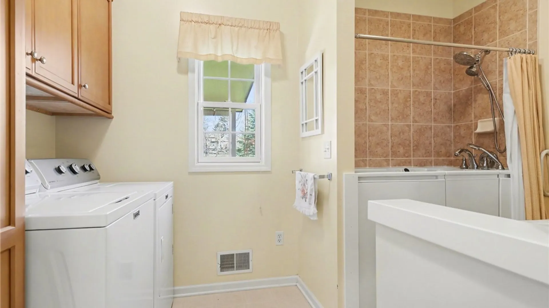 Property at 6 Captiva Crossing, Perinton, NY 14450 11