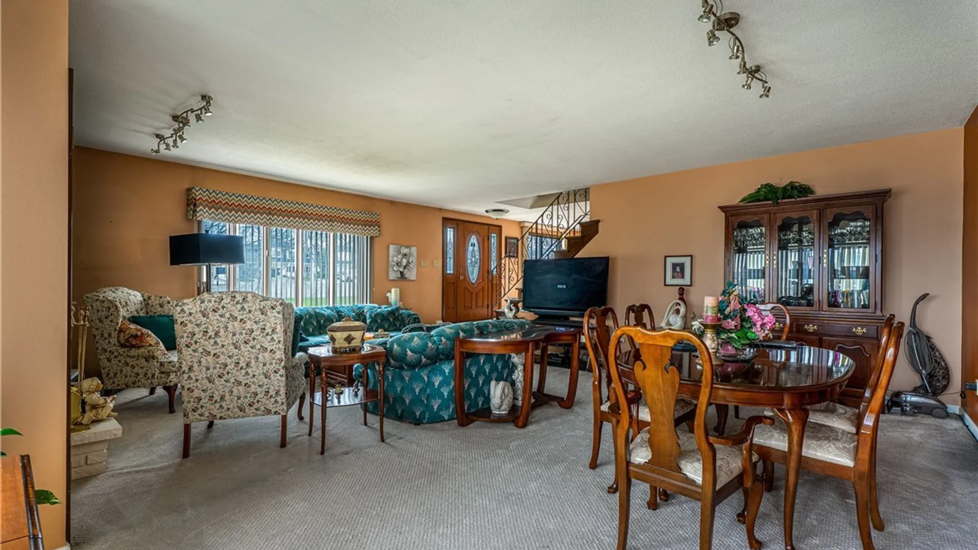 Property at 124 Harrogate, Amherst, NY 14221 14