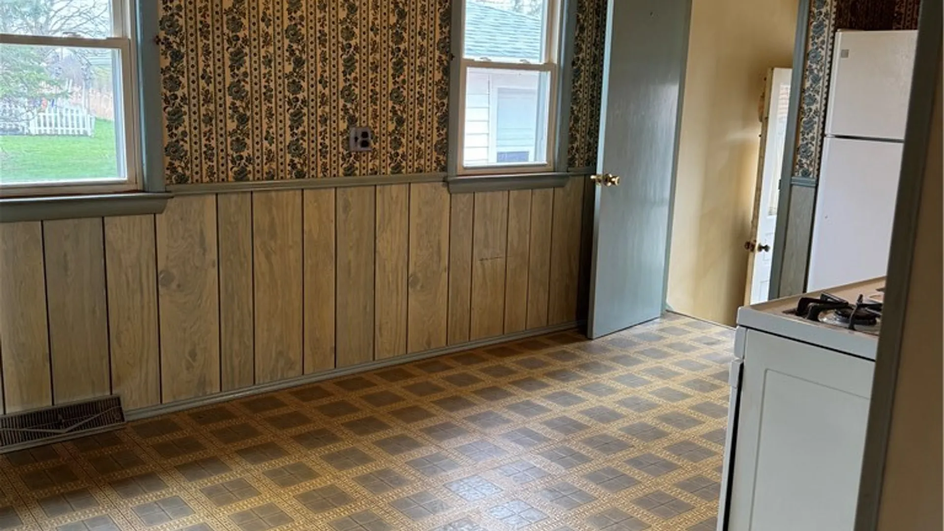 Property at 208 Nancycrest Lane, West Seneca, NY 14224 12