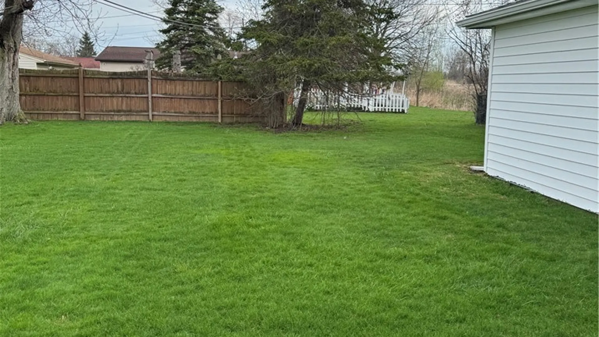 Property at 208 Nancycrest Lane, West Seneca, NY 14224 7