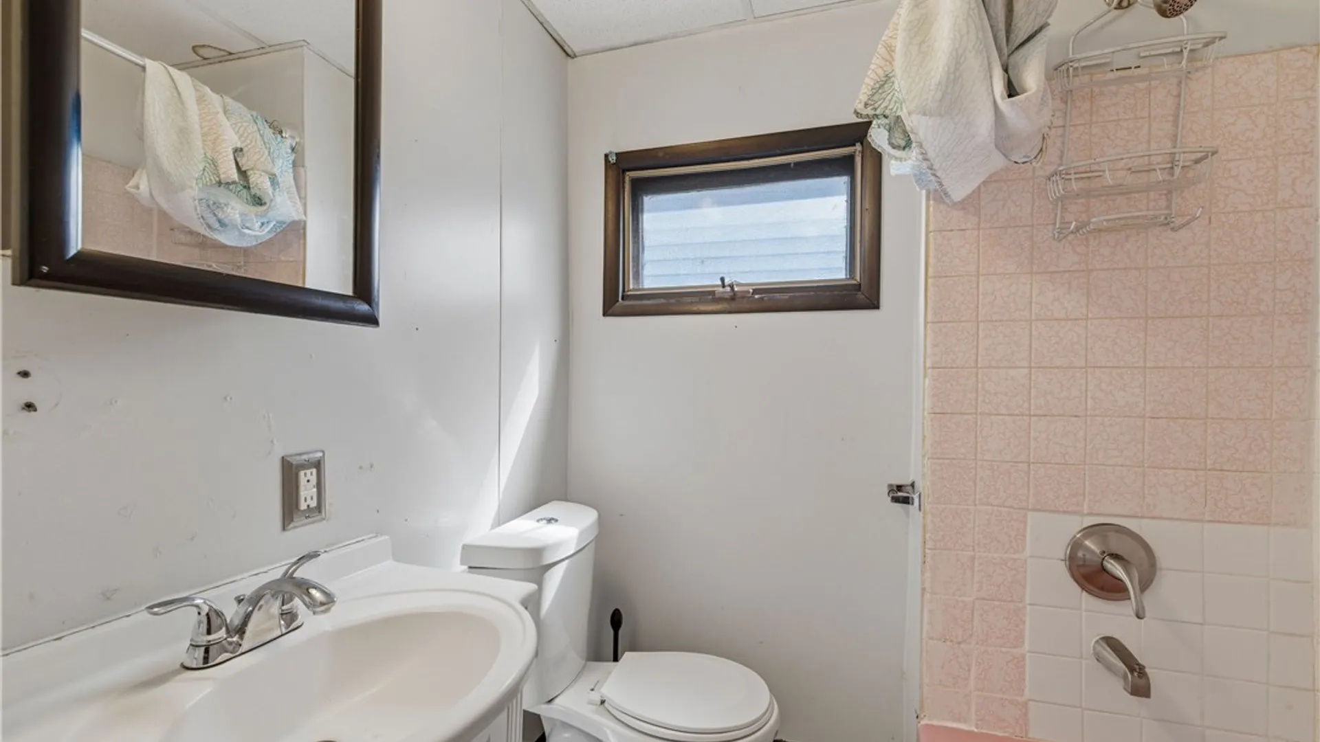 Property at 40 Wakefield Avenue, Buffalo, NY 14214 14