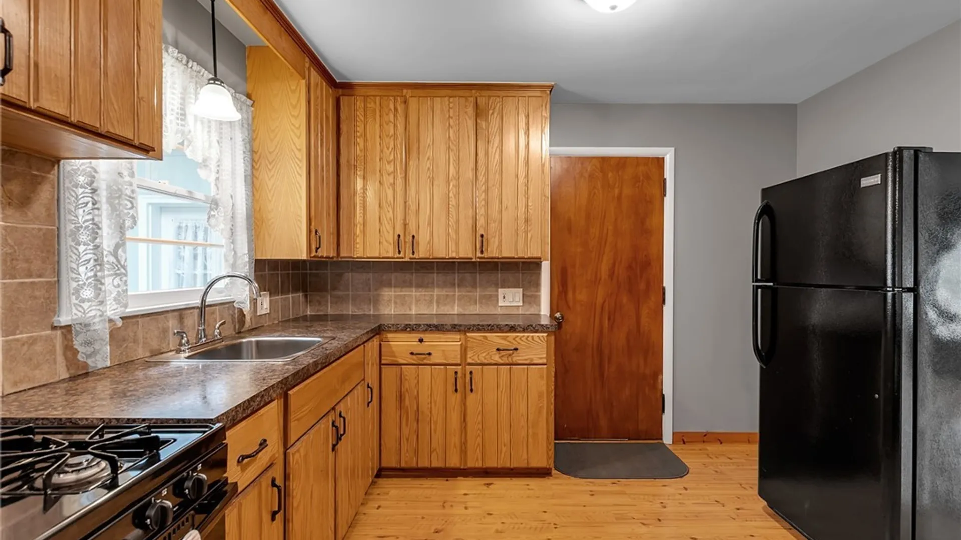 Property at 1049 Lawrence Avenue, Aurora, NY 14052 26