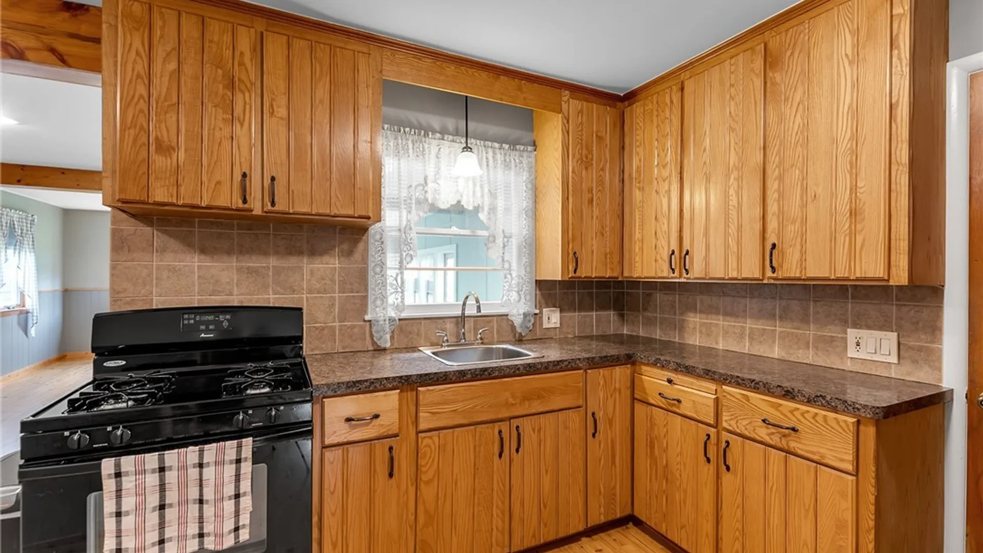 Property at 1049 Lawrence Avenue, Aurora, NY 14052 27