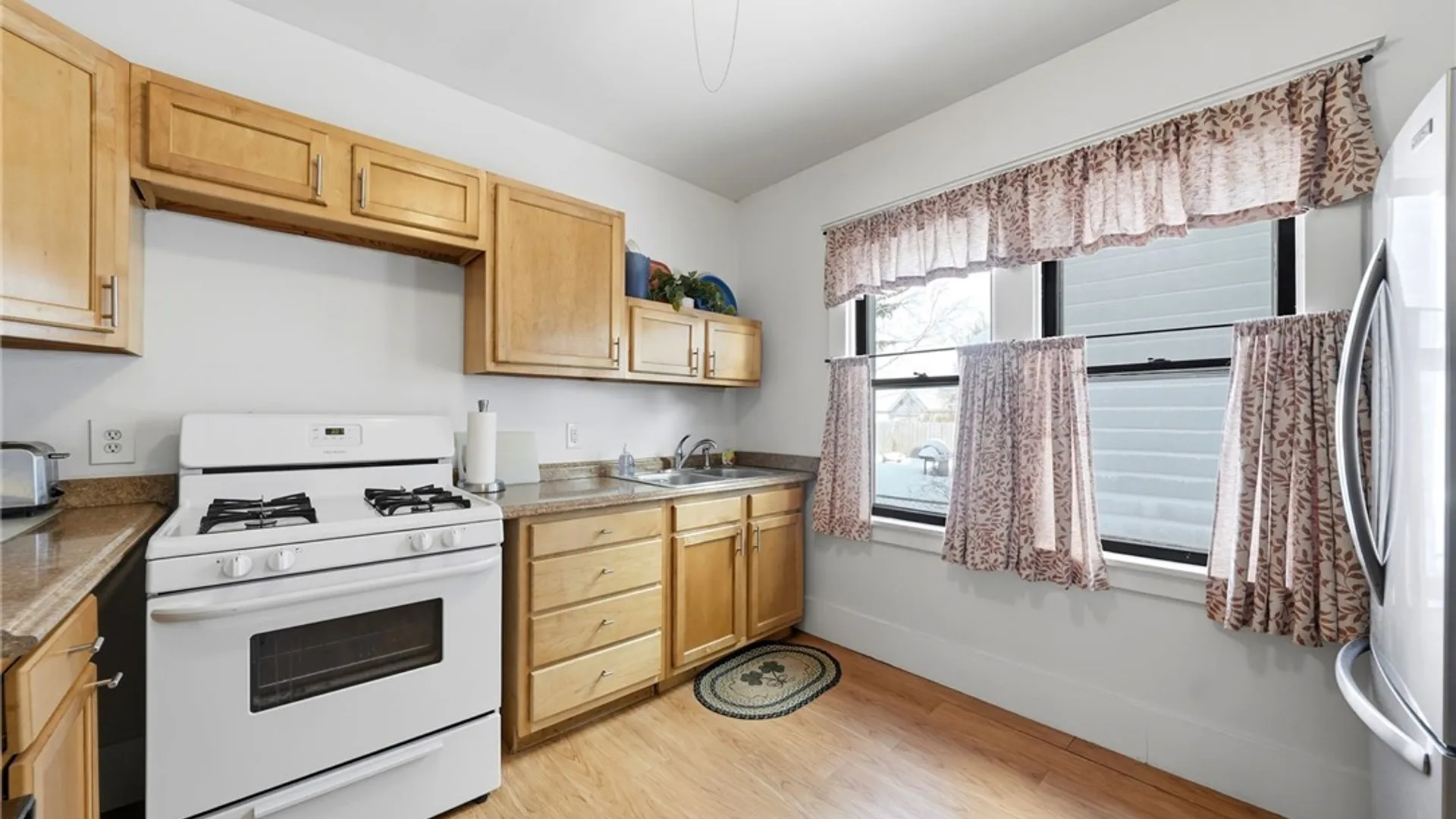 Property at 102 Rutland Street, Buffalo, NY 14220 5