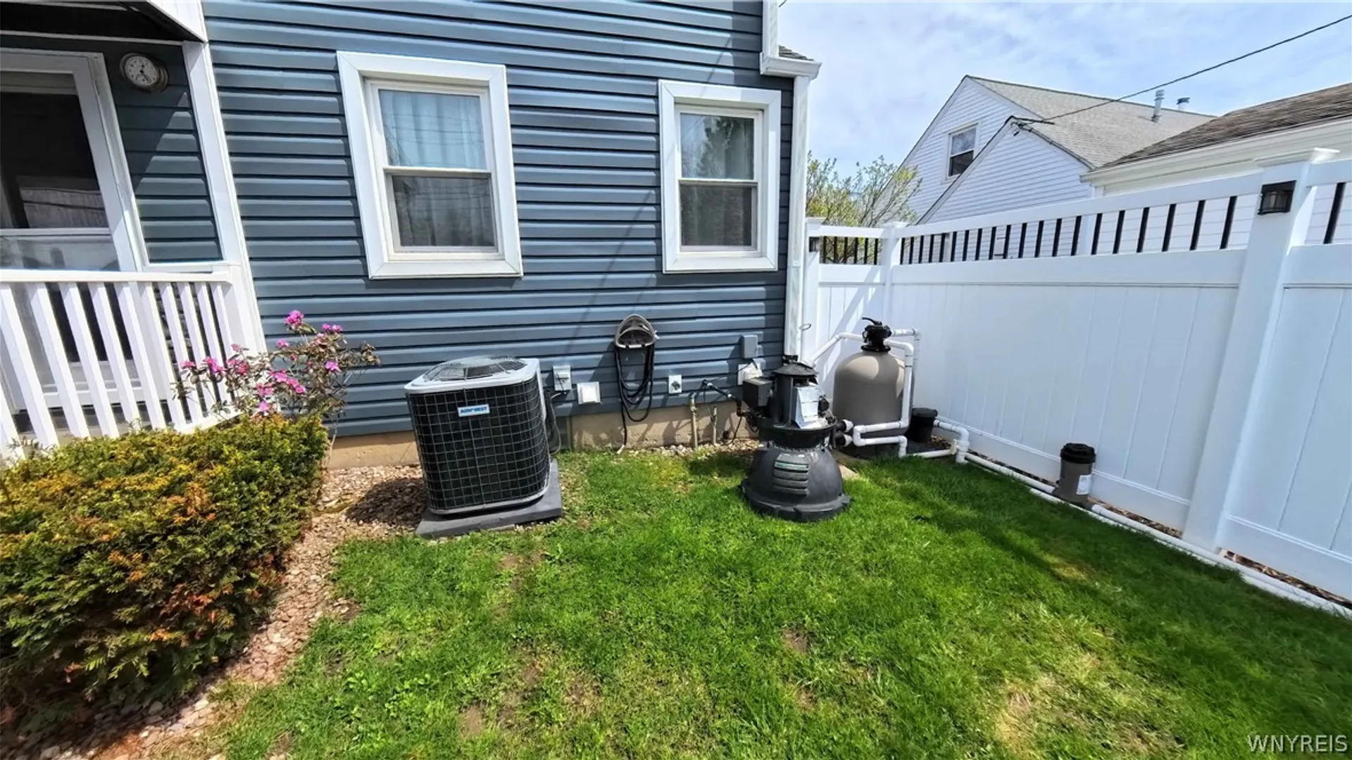 Property at 666 Evergreen Drive, Tonawanda, NY 14150 35