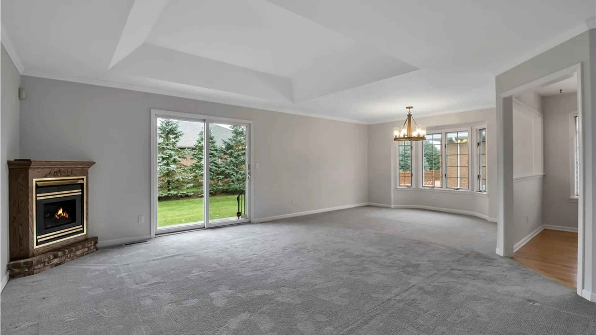 Property at 6 Saint Charles Court, Amherst, NY 14221 15