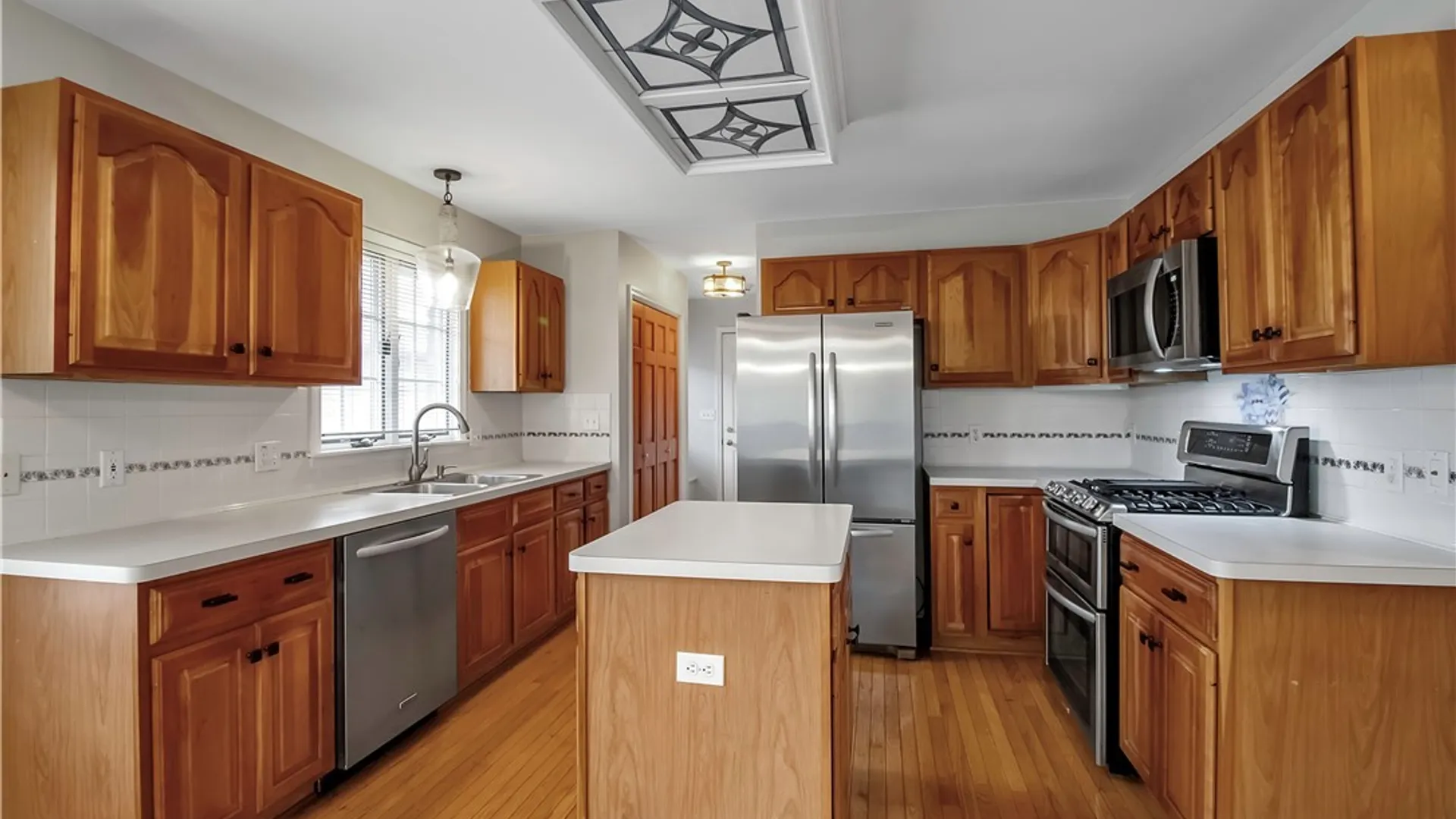 Property at 6 Saint Charles Court, Amherst, NY 14221 4