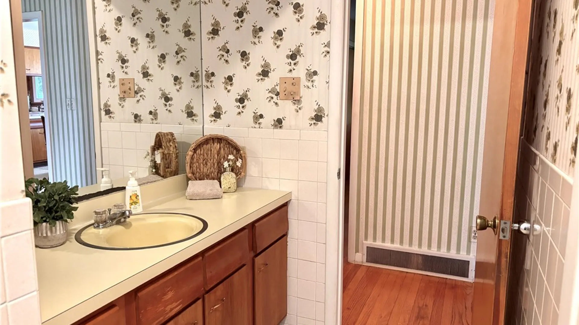 Property at 517 Tilden Avenue, Utica, NY 13501 21