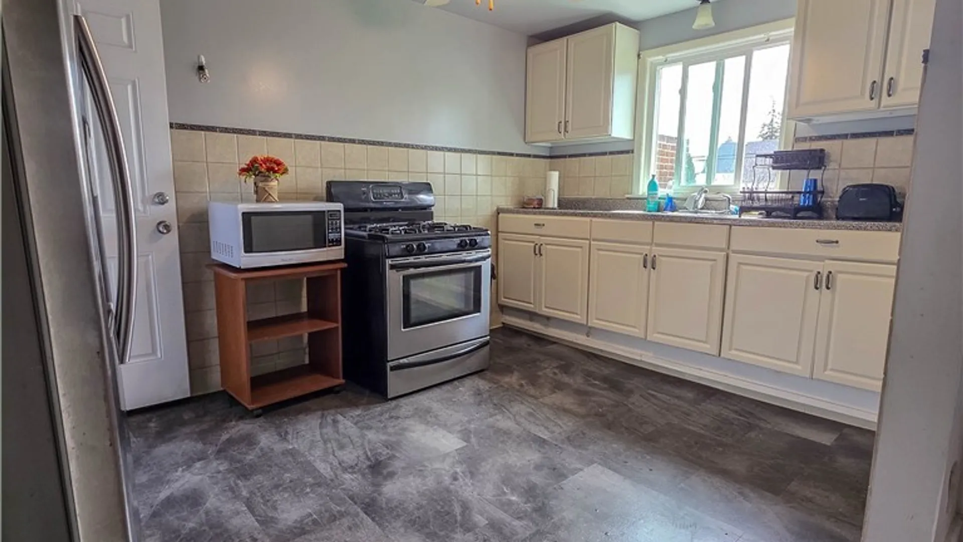 Property at 121 Cedar Road, Cheektowaga, NY 14215 34