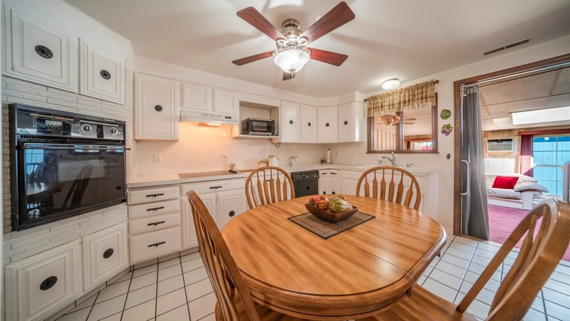 Property at 110 Bellshire Lane, Syracuse, NY 13208 14