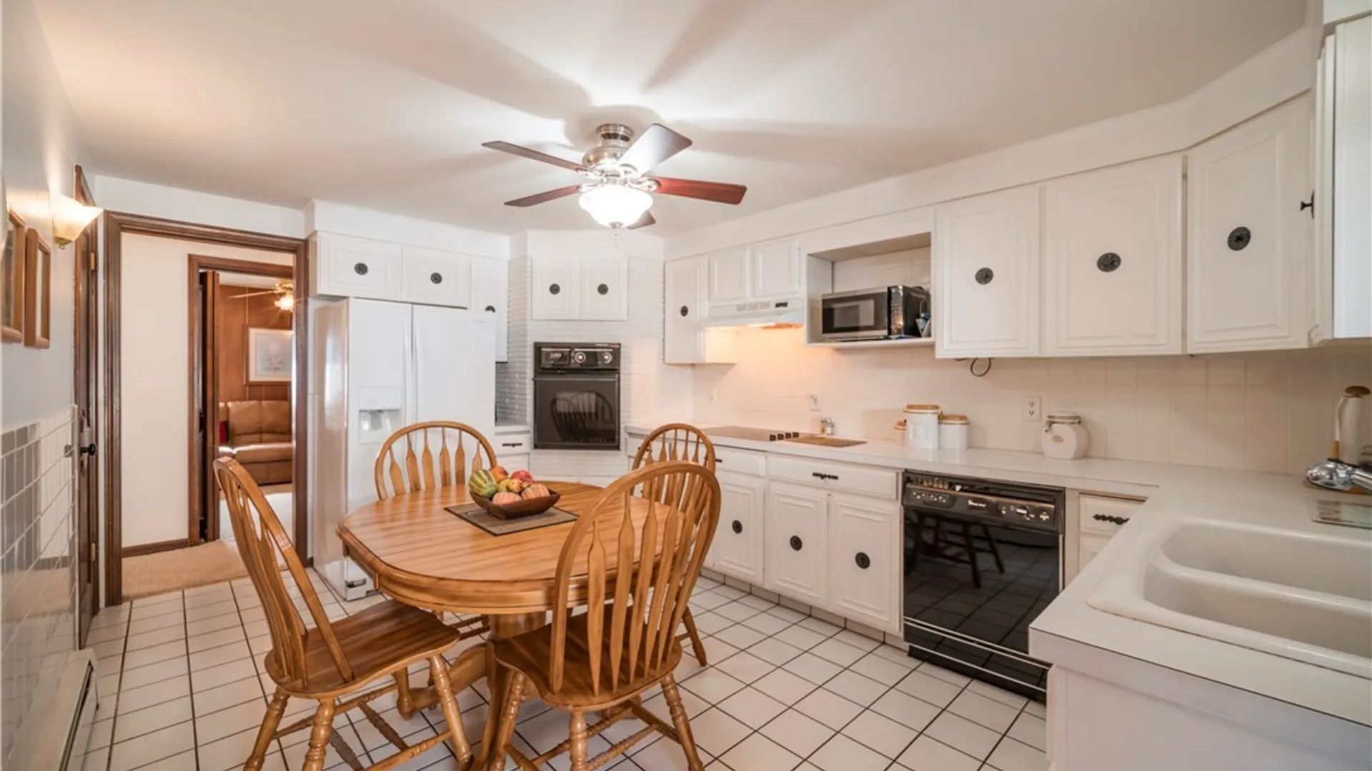 Property at 110 Bellshire Lane, Syracuse, NY 13208 17