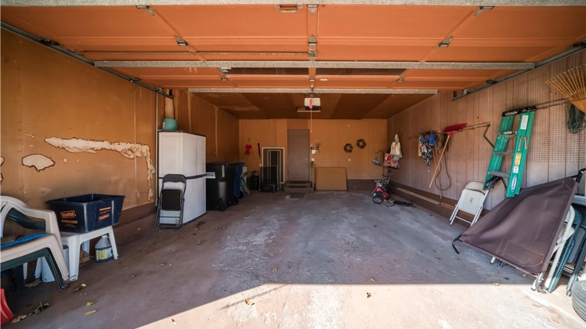 Property at 110 Bellshire Lane, Syracuse, NY 13208 38