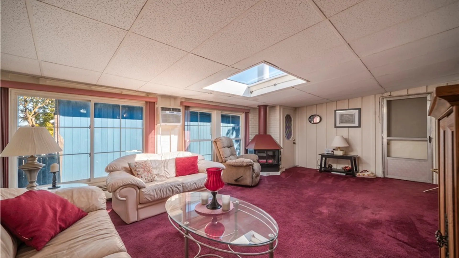 Property at 110 Bellshire Lane, Syracuse, NY 13208 4