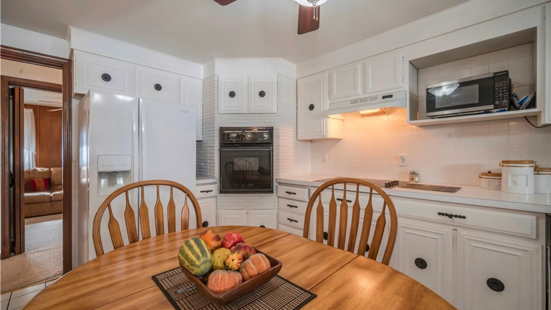 Property at 110 Bellshire Lane, Syracuse, NY 13208 5