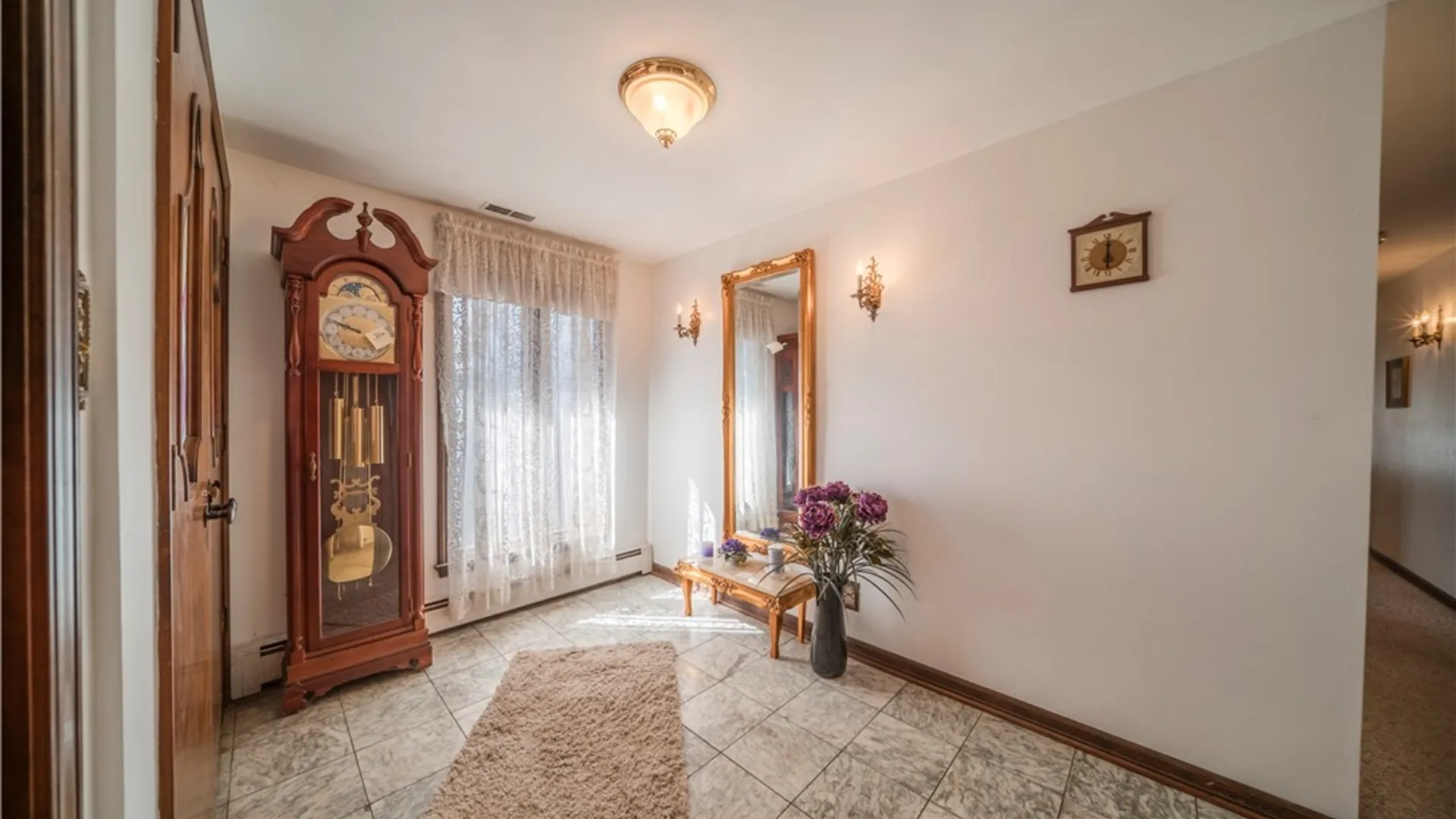 Property at 110 Bellshire Lane, Syracuse, NY 13208 7