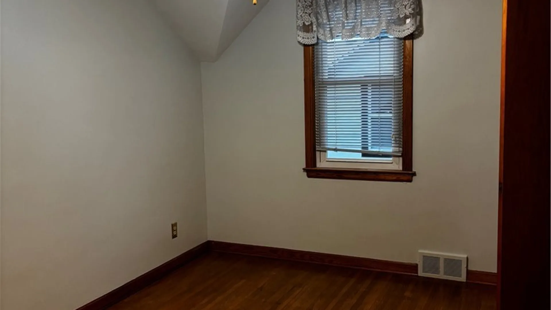 Property at 121 Wanda Avenue, Cheektowaga, NY 14211 17