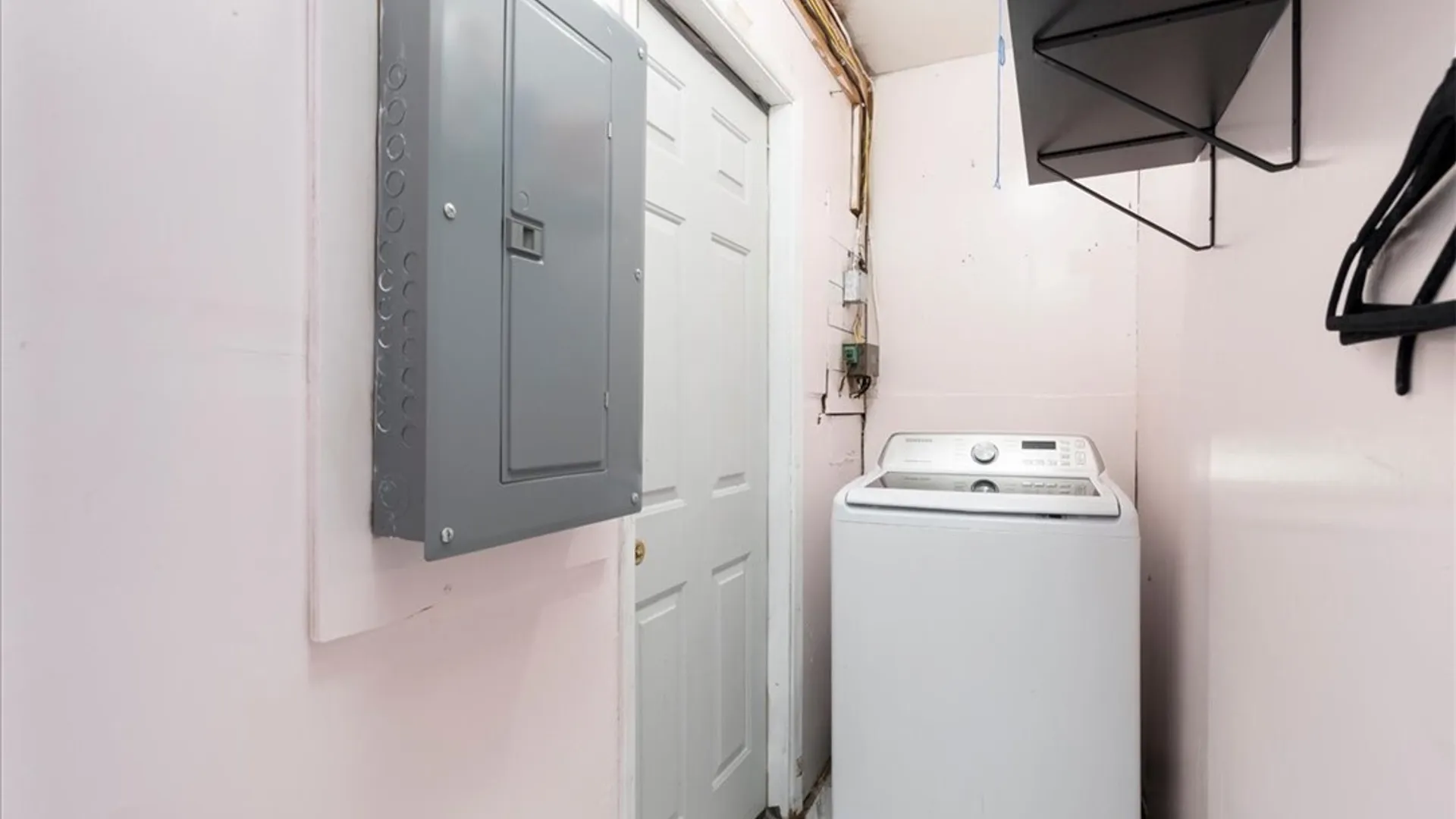 Property at 21 Schutt Court, Grand Island, NY 14072 14