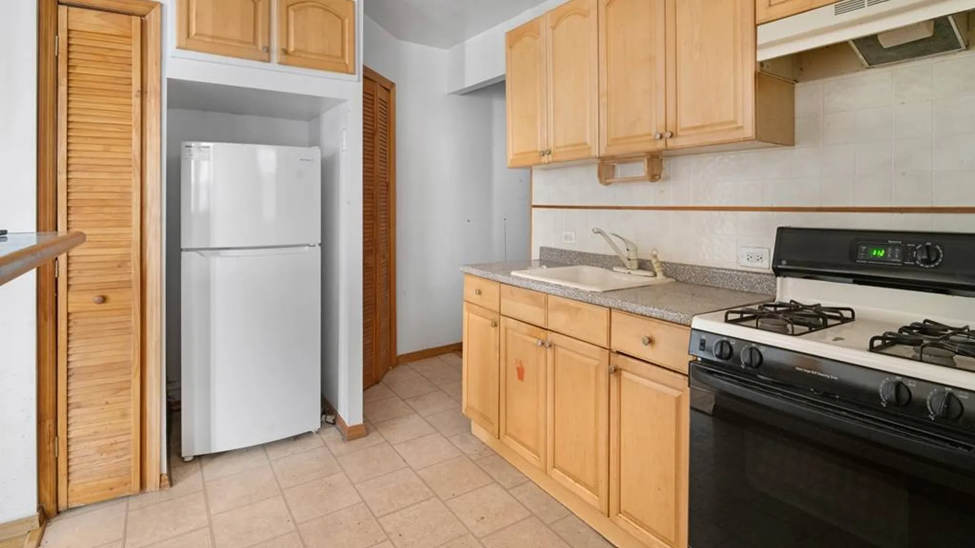 Property at 194 Bay 7th St, Brooklyn, NY 11228 12