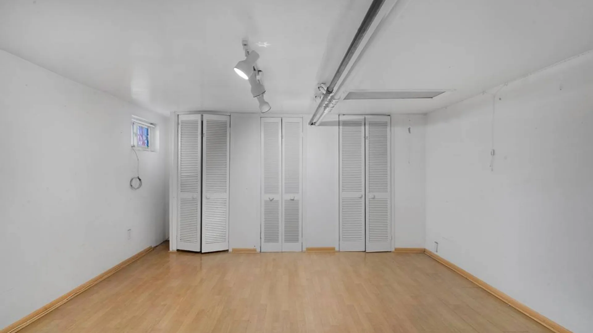 Property at 194 Bay 7th St, Brooklyn, NY 11228 9