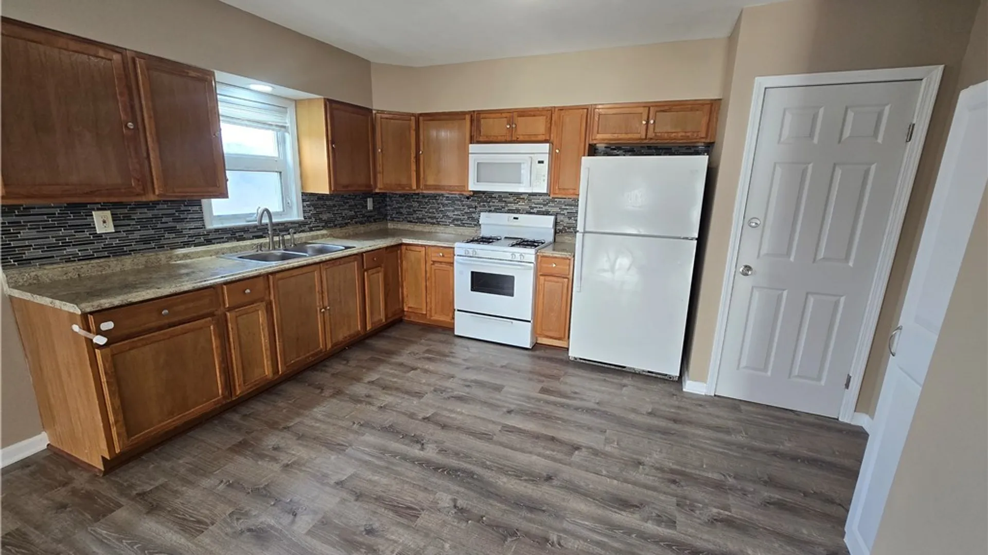 Property at 2802 Lemoyne Avenue, Salina, NY 13211 6