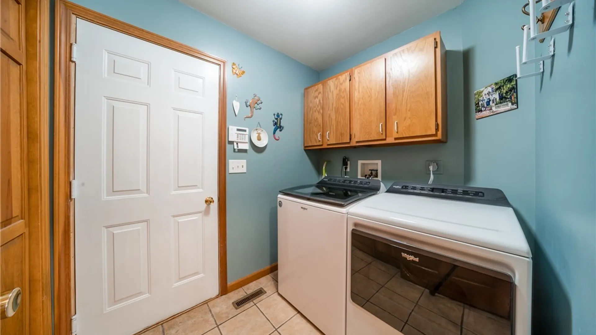 Property at 4320 Lazybrook Circle, Clay, NY 13088 17