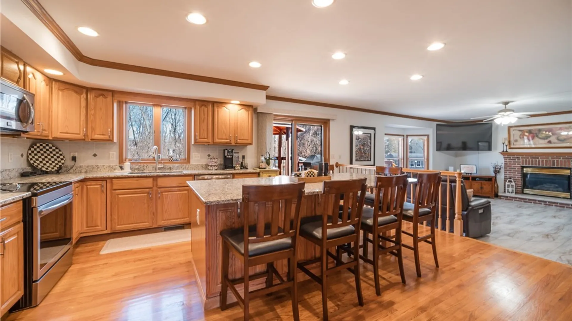 Property at 4320 Lazybrook Circle, Clay, NY 13088 6