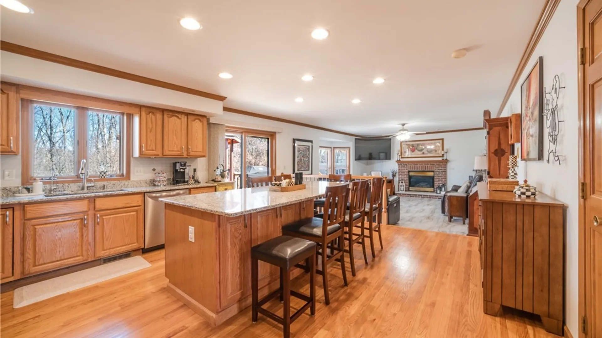 Property at 4320 Lazybrook Circle, Clay, NY 13088 7