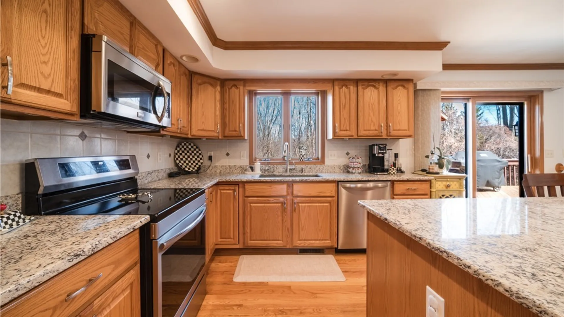 Property at 4320 Lazybrook Circle, Clay, NY 13088 8