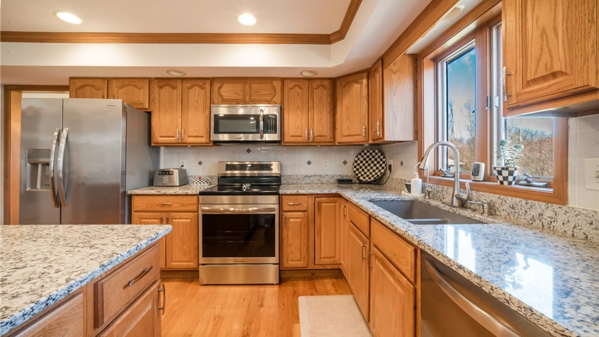 Property at 4320 Lazybrook Circle, Clay, NY 13088 9